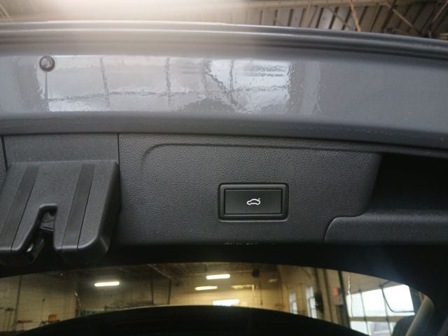 2021 Volkswagen Atlas Cross Sport 3.6L V6 SE w/Technology R-Line