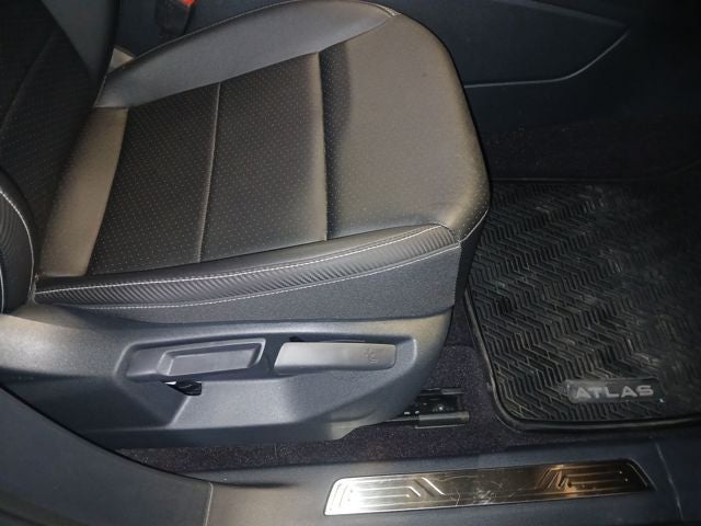 2021 Volkswagen Atlas Cross Sport 3.6L V6 SE w/Technology R-Line