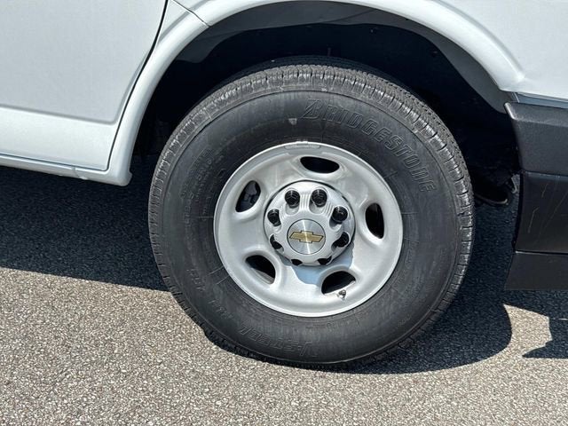 2025 Chevrolet Express Cargo 3500 WT