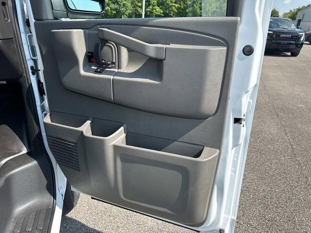 2025 Chevrolet Express Cargo 3500 WT