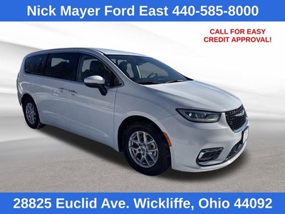 2023 Chrysler Pacifica Touring L