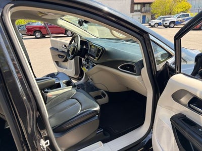 2024 Chrysler Pacifica Hybrid Select