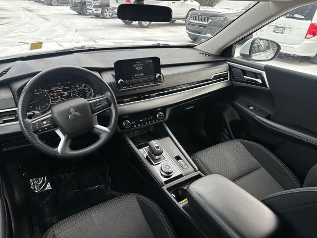 2022 Mitsubishi Outlander ES