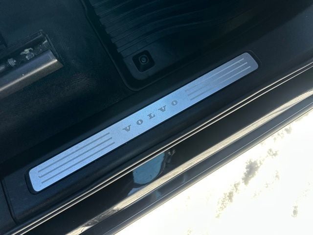 2022 Volvo XC90 T6 Momentum