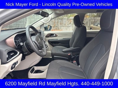 2024 Chrysler Voyager LX