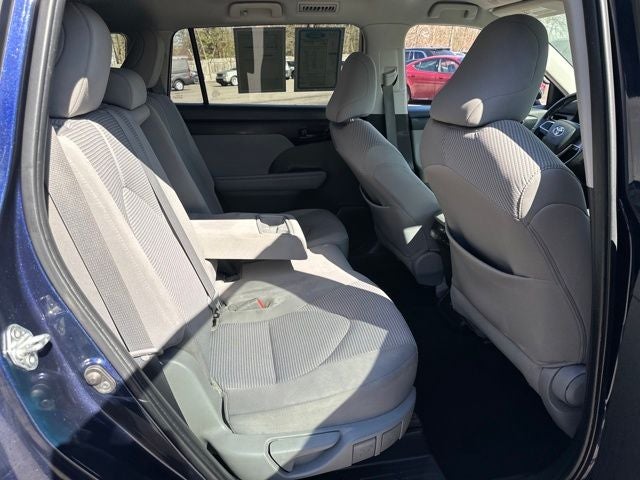 2022 Toyota Highlander LE