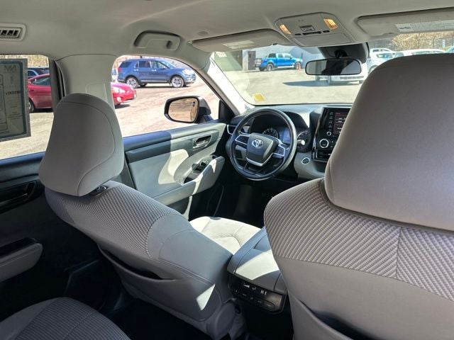 2022 Toyota Highlander LE