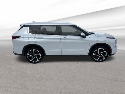 2022 Mitsubishi Outlander ES
