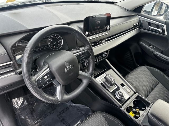 2022 Mitsubishi Outlander ES