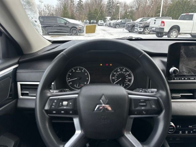 2022 Mitsubishi Outlander ES