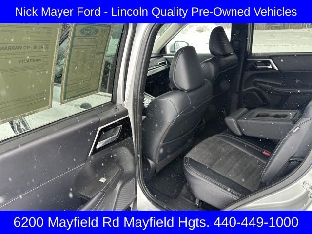 2024 Mitsubishi Outlander Base