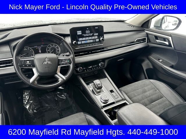 2024 Mitsubishi Outlander Base