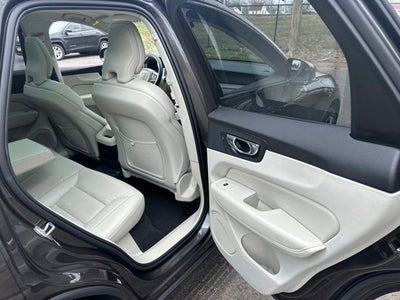 2025 Volvo XC60 Plug-In Hybrid T8 Plus