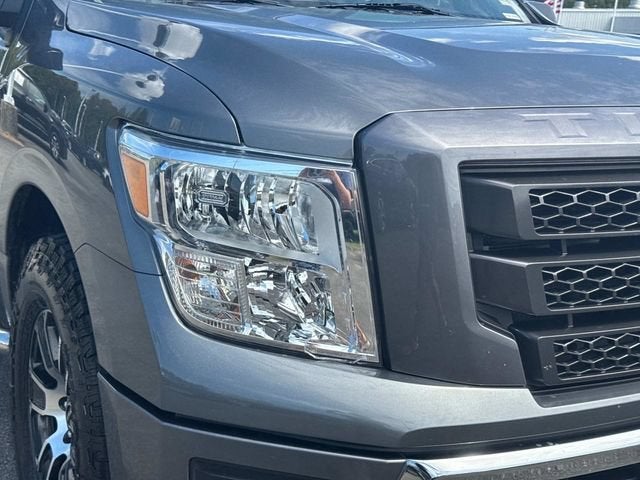 2024 Nissan TITAN Crew Cab SV 4x4