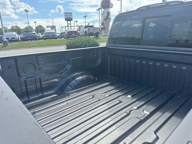 2024 Nissan TITAN Crew Cab SV 4x4