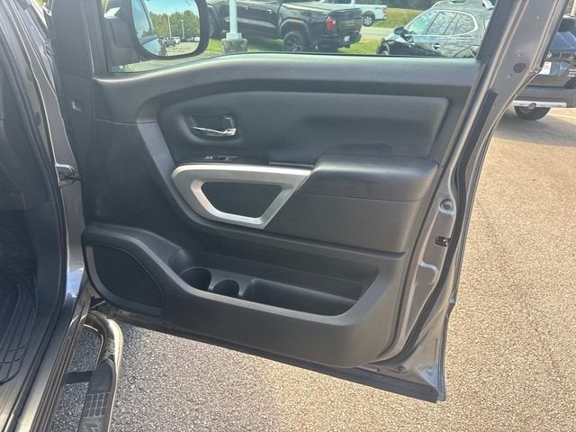 2024 Nissan TITAN Crew Cab SV 4x4
