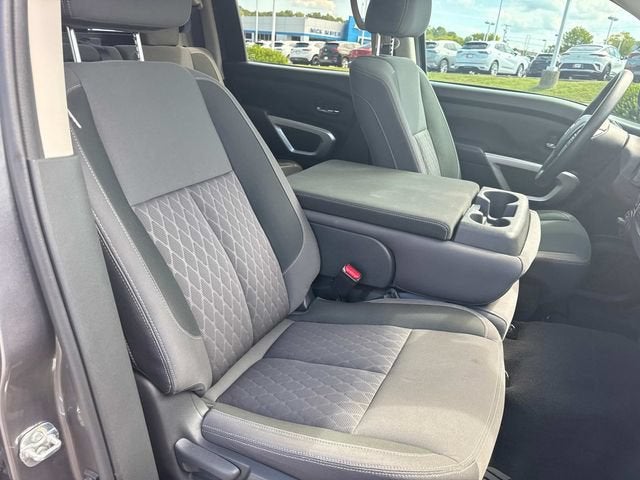 2024 Nissan TITAN Crew Cab SV 4x4