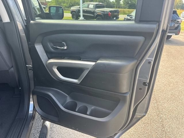 2024 Nissan TITAN Crew Cab SV 4x4