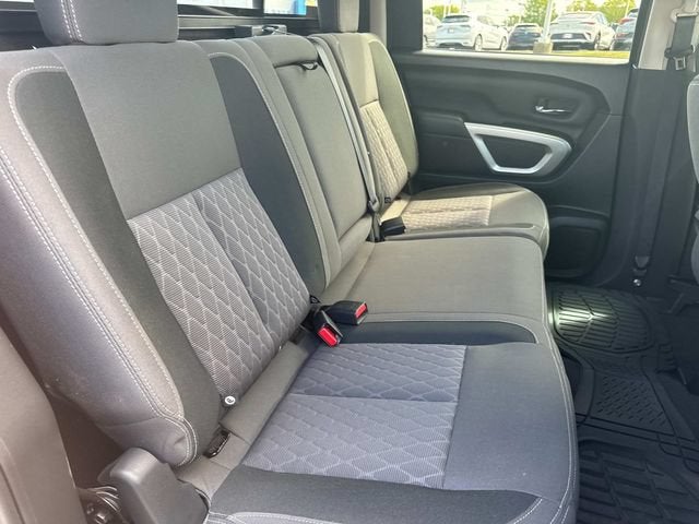2024 Nissan TITAN Crew Cab SV 4x4
