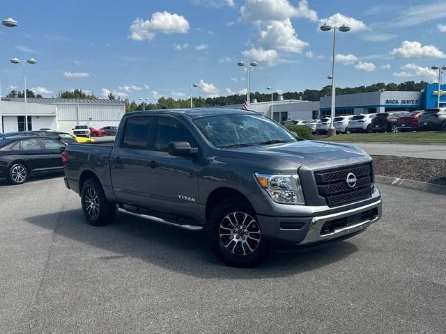 2024 Nissan TITAN Crew Cab SV 4x4