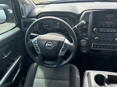 2024 Nissan TITAN Crew Cab SV 4x4