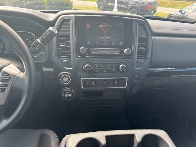 2024 Nissan TITAN Crew Cab SV 4x4