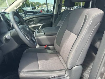 2024 Nissan TITAN Crew Cab SV 4x4