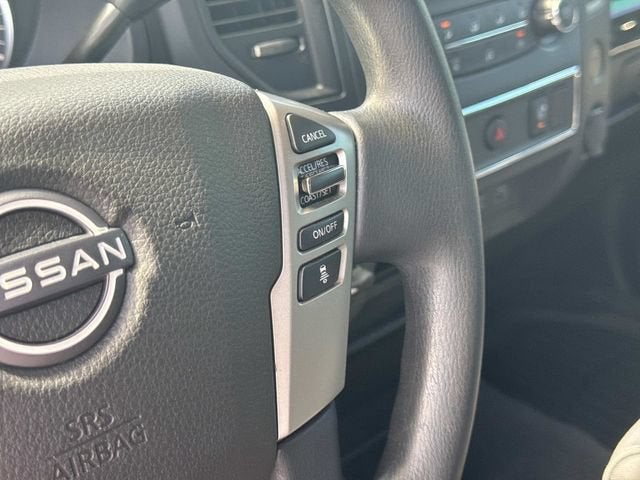 2024 Nissan TITAN Crew Cab SV 4x4