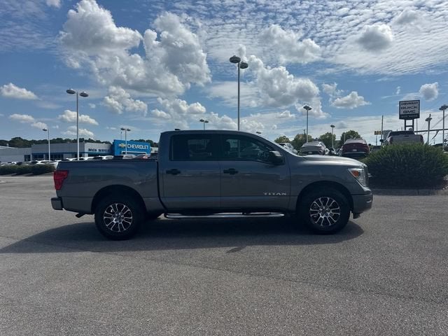 2024 Nissan TITAN Crew Cab SV 4x4