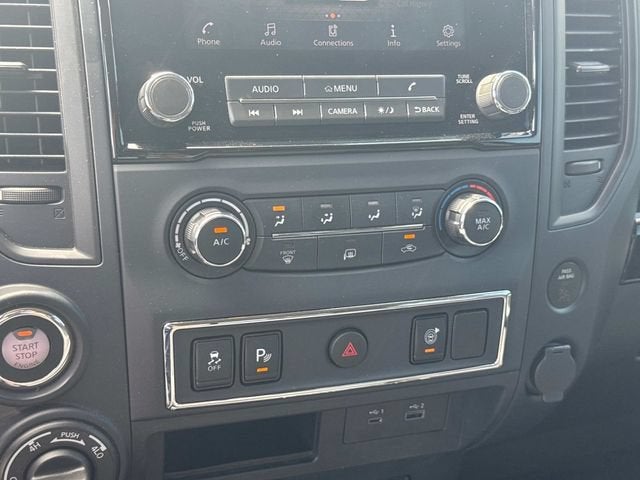 2024 Nissan TITAN Crew Cab SV 4x4