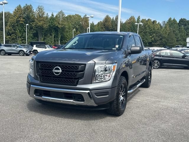 2024 Nissan TITAN Crew Cab SV 4x4