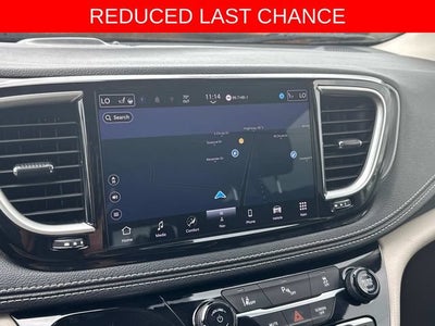 2024 Chrysler Pacifica Hybrid Select