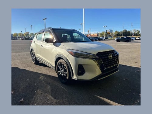 2022 Nissan Kicks SR