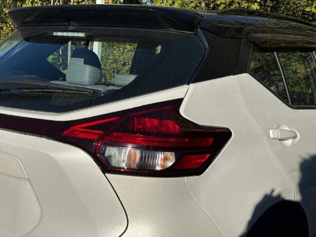 2022 Nissan Kicks SR