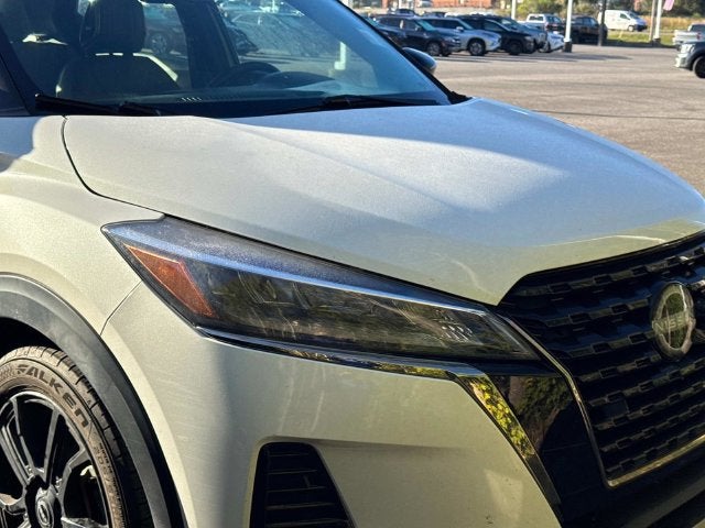 2022 Nissan Kicks SR