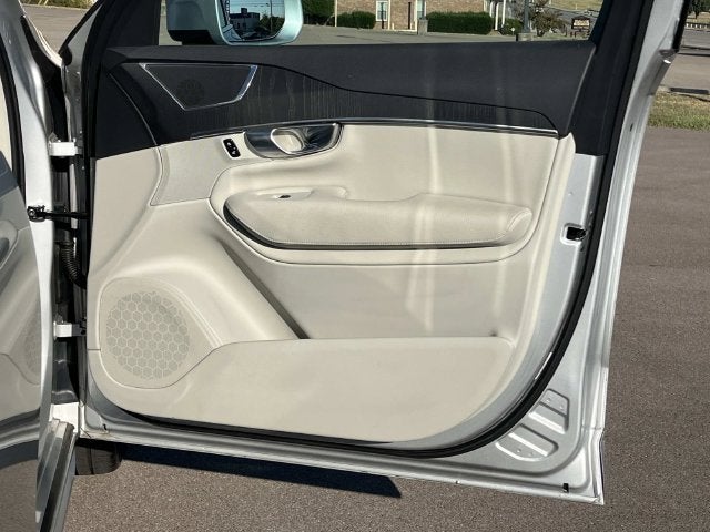 2020 Volvo XC90 T6 Momentum 6 Passenger