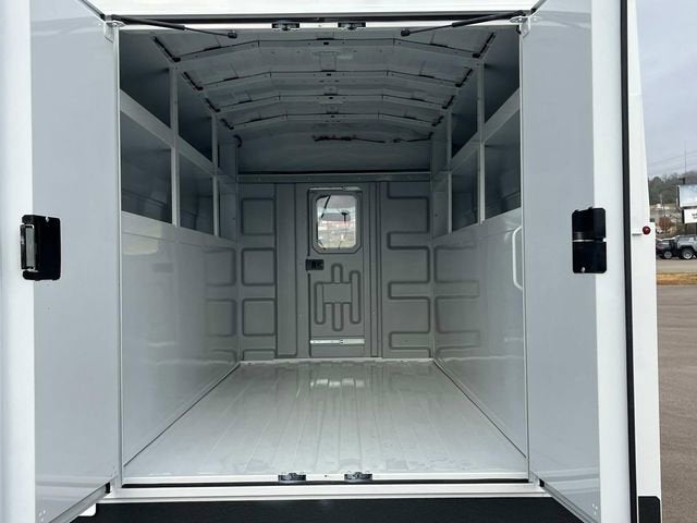 2025 GMC Savana Cutaway 3500 1WT