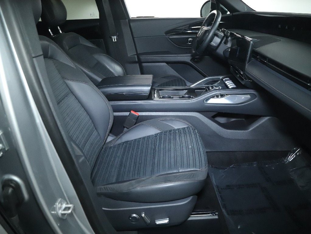 2025 Lincoln Nautilus Reserve