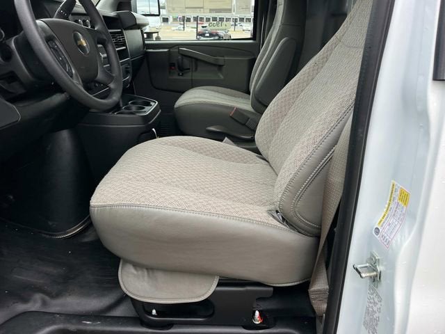 2025 Chevrolet Express Cutaway 3500 1WT