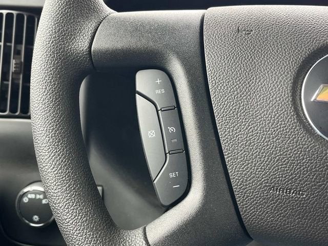 2025 Chevrolet Express Cutaway 3500 1WT