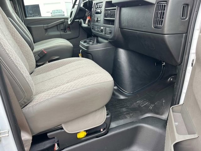 2025 Chevrolet Express Cutaway 3500 1WT