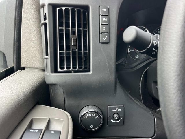 2025 GMC Savana Cutaway 3500 1WT